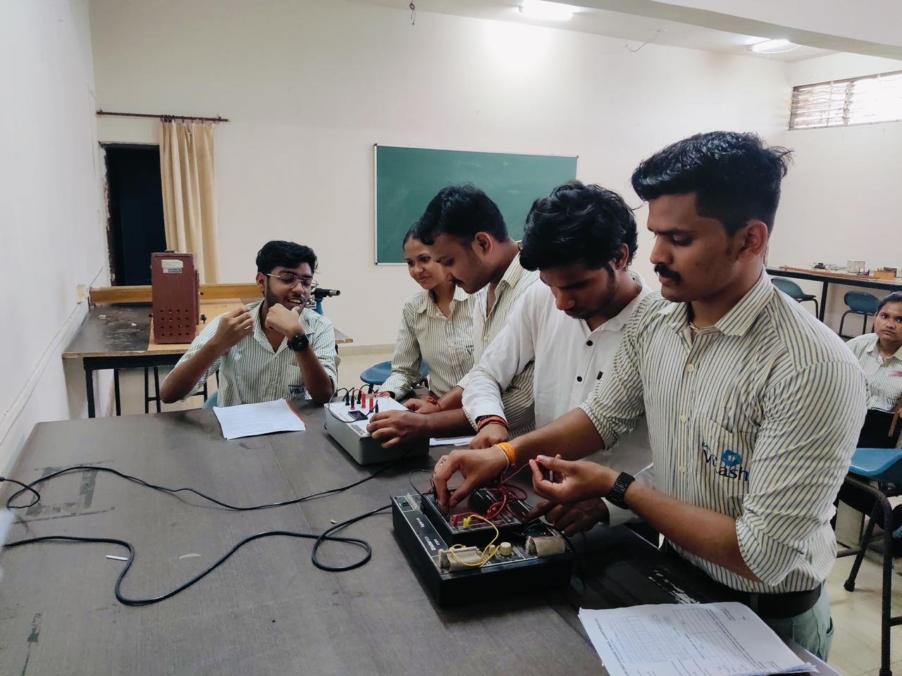 ELECTRONICS LAB